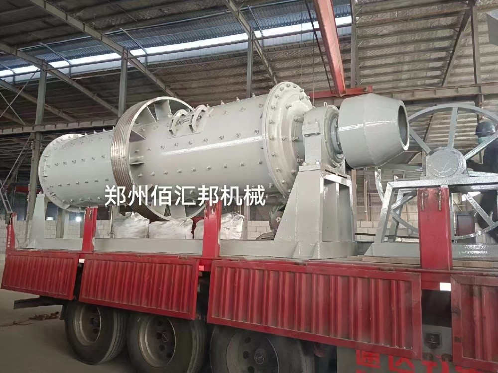 佰匯邦機械發(fā)往廣西的球磨機現(xiàn)場